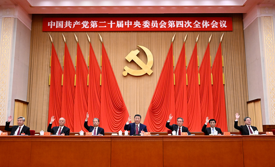 中国共产党第二十届中央委员会第四次全体会议,于2025年10月20日至23日在北京举行。这是习近平、李强、赵乐际、王沪宁、蔡奇、丁薛祥、李希等在主席台上。新华社记者 申宏 摄